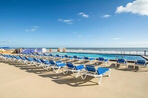 Outdoor pool, a heated pool - Resort style Hotel in Ormond Beach (Ormond Beach)