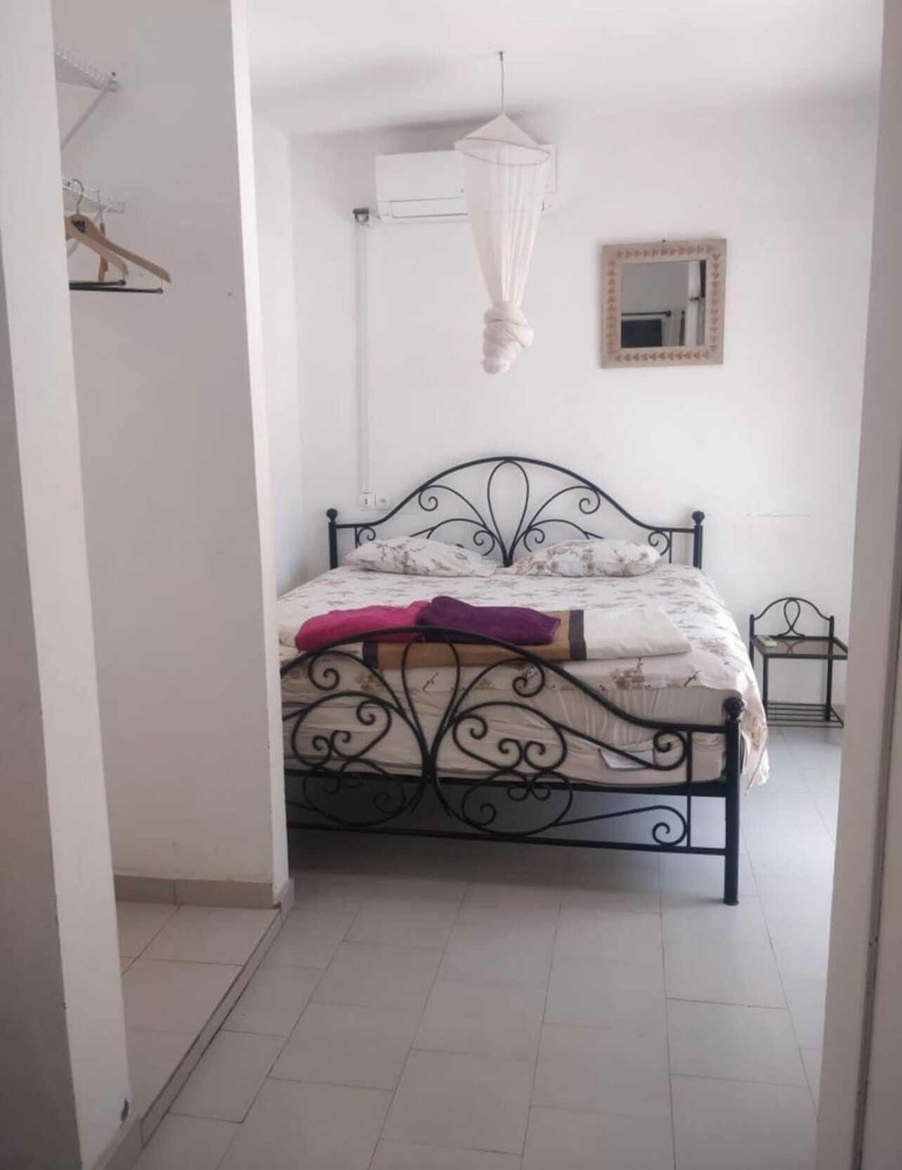 6 bedrooms, desk, iron/ironing board, free WiFi