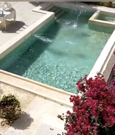 un séjour inoubliable. Surpresseur, chauffe eau, Clim , piscine, plage … jardin.