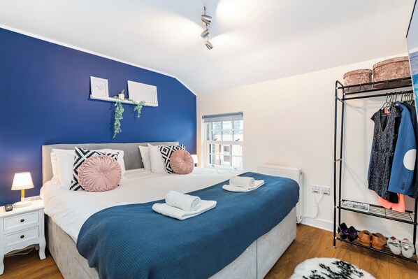 2 bedrooms, desk, iron/ironing board, free WiFi