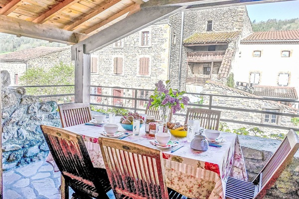 Tabelle, Möbel, Eigentum, Fenster, Gebäude, Pflanze, Blumentopf, Stuhl, Tisch Im Freien, Gartenmöbel