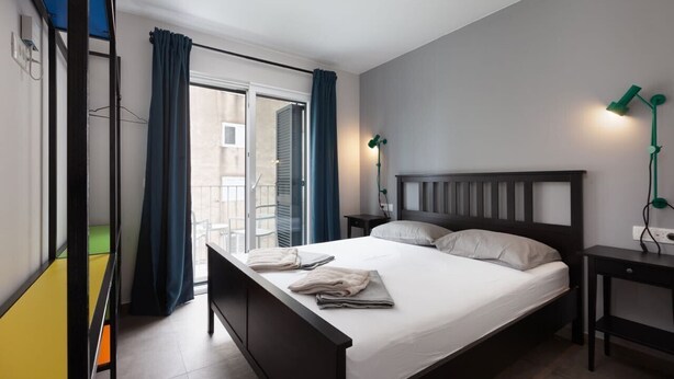 Business Double Room | WiFi (free), bed sheets - SUBTUB Hostel Makarska (Makarska)