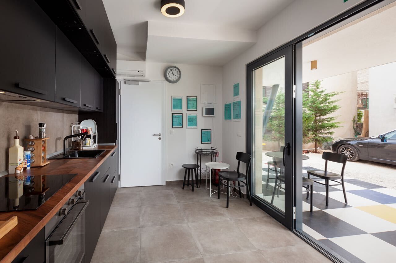 المنشأة من الداخل