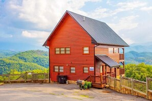 Exterior - Epic View Cabin w/ Hot Tub, Games & Dollywood (Sevierville)