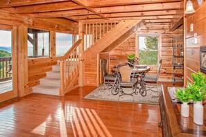 Dining - Epic View Cabin w/ Hot Tub, Games & Dollywood (Sevierville)