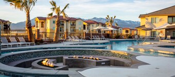 NEW!! Zions Village Luxurious Rental 7 Bedroom / 6 Bath w/private hot tub