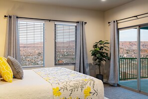 7 bedrooms, desk, iron/ironing board, cribs/infant beds