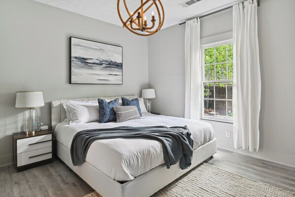 2 bedrooms, desk, iron/ironing board, WiFi