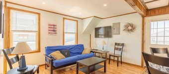 Steps from the ocean in the heart of Hampton Beach!