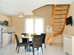 Dining - Nice apartment in villa for 6 people with pool, WIFI, A/C, TV, patio and pets allowed (Torreilles)