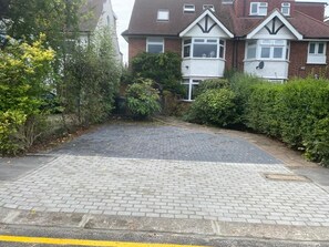 Property grounds - Beautiful 3 bed , 2 bathroom house, large garden near Hampstead Heath (London)