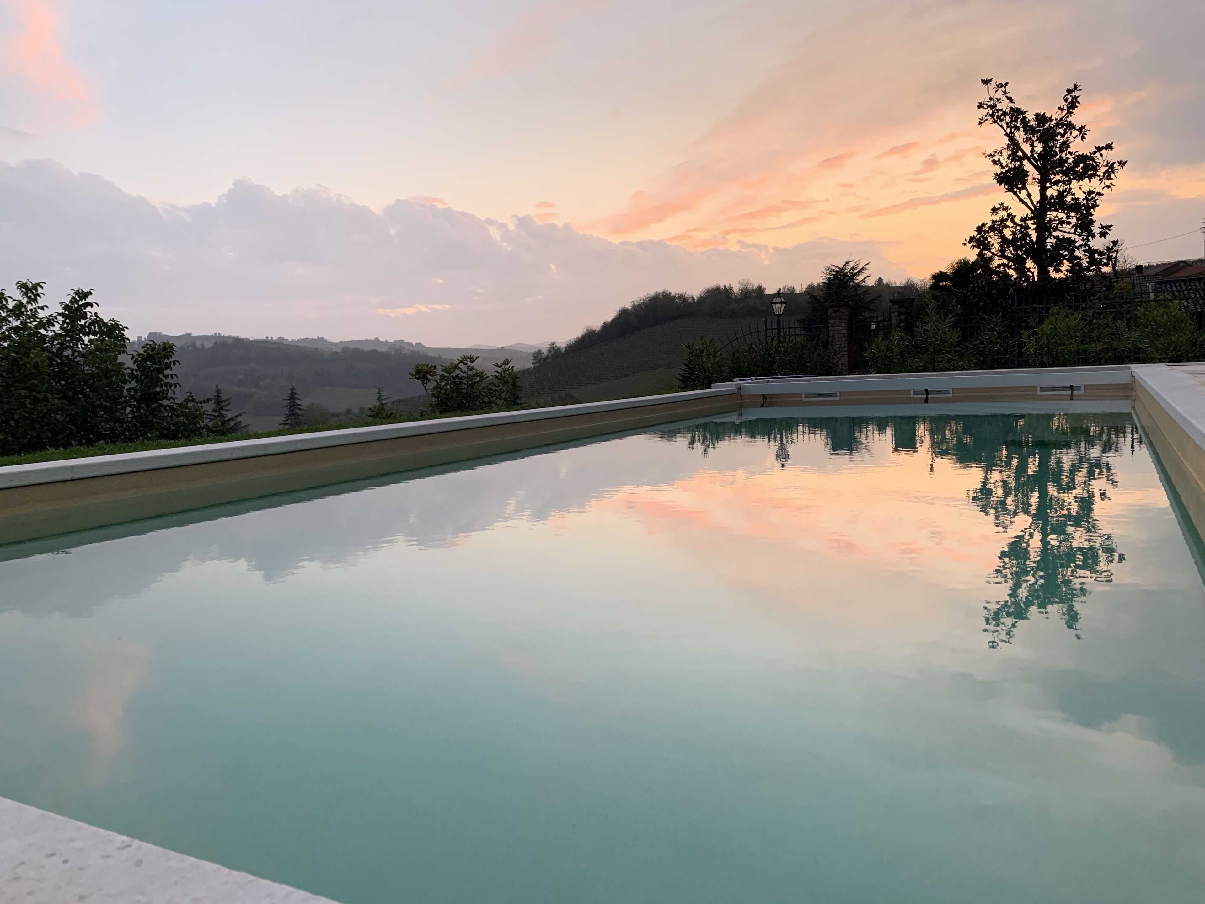 Piscine extérieure (ouverte en saison), parasols de plage