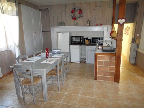 Charming cottage with swimming pool in lush greenery in the heart of Périgord
