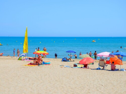 Beautiful apartment in villa for 6 guests with A/C, pool, WIFI, terrace and pets allowed