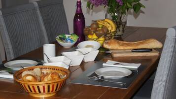 Free daily continental breakfast