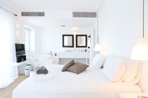 Safe på rommet, strykejern/-brett, wi-fi (inkludert) og sengetøy