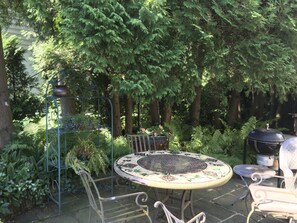 Outdoor dining - North Shore house is Perfect for DNC (Fox Point)