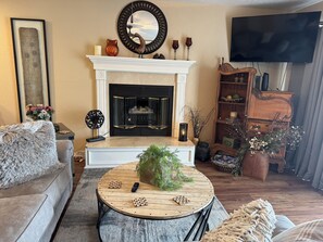 Smart TV, fireplace