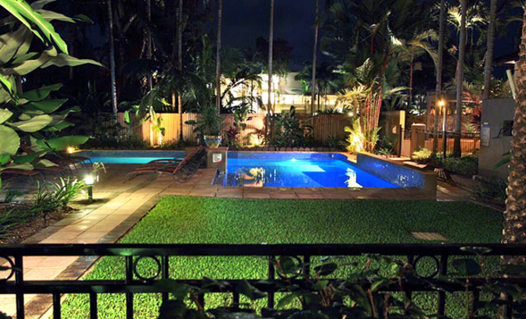 Holiday apartments close to 4 mile beach and restaurants