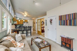 TV - Blue Ridge Retreat w/ Deck: Hike, Sip & Explore! (Asheville)