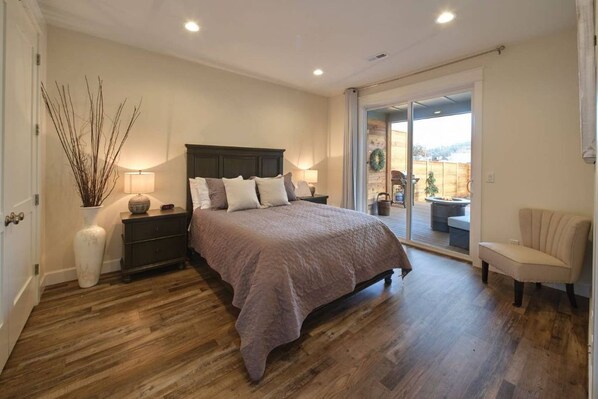 3 bedrooms, iron/ironing board, travel crib, free WiFi