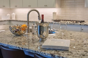 Microwave, dishwasher, coffee/tea maker, highchair - 526 Brand New, Luxury, Private, ADA accsessible Home Rental - 3 minutes off I-5 (Woodland)
