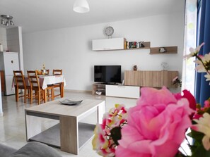 Una Smart TV, libros