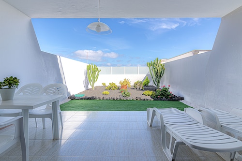 IDEAL Costa Teguisen huoneisto.