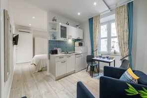 Fridge, microwave, stovetop, dishwasher