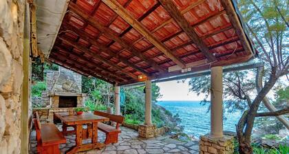 House Hidden Bay - One-Bedroom Cottage with Terrace and Sea View