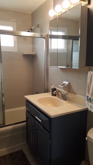 Bathroom - North Beach, Quiet, Clean, Condo, Walk to Hampton Beach (Hampton)