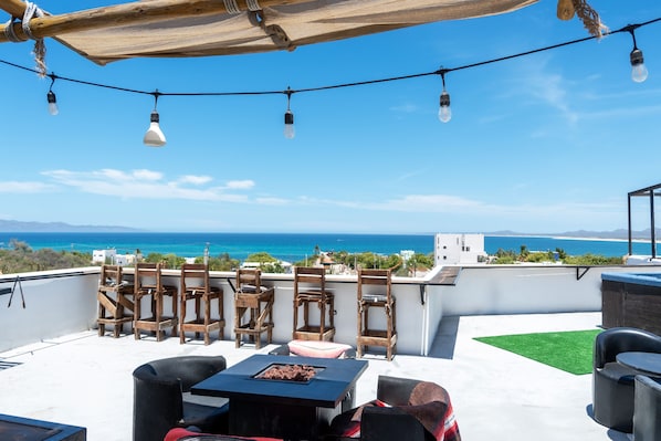 Outdoor dining - Casa Arrecife| Tortuga 2: Jacuzzi + WiFi + Cozy (La Ventana)
