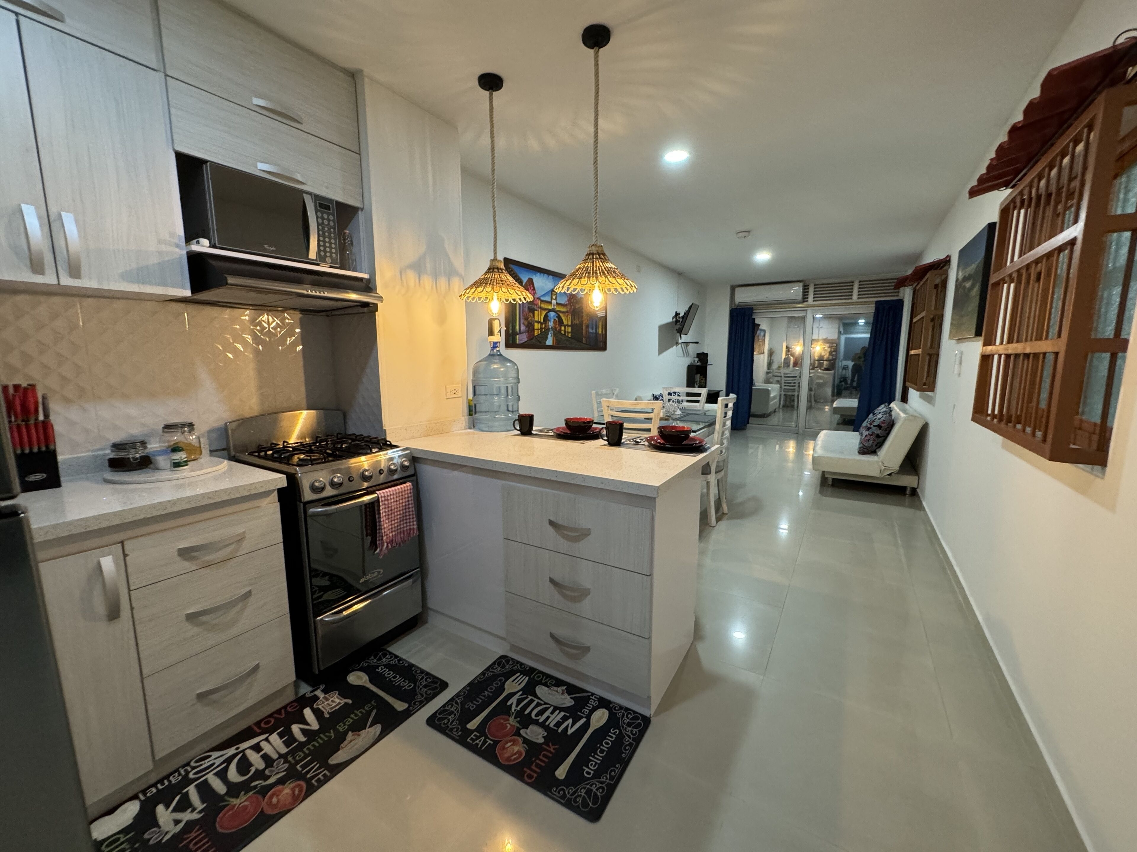 Refrigerador, microondas, horno, placa de cocina