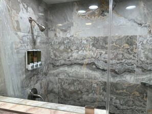 Combined shower/tub, hair dryer, bidet, towels