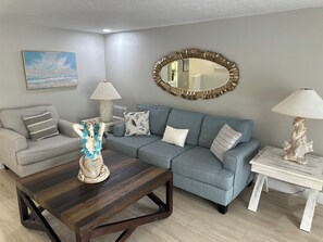 Smart TV, fireplace, printers - Waterfront Paradise with heated pool and access to the Gulf of America  (Port Richey)