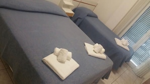 Standard Triple Room | In-room safe, blackout drapes, soundproofing, bed sheets - Hotel Delizia (Rimini)