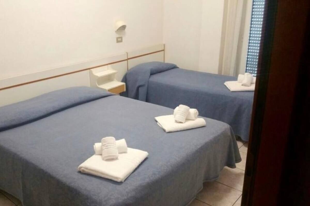 Standard Triple Room | In-room safe, blackout drapes, soundproofing, bed sheets