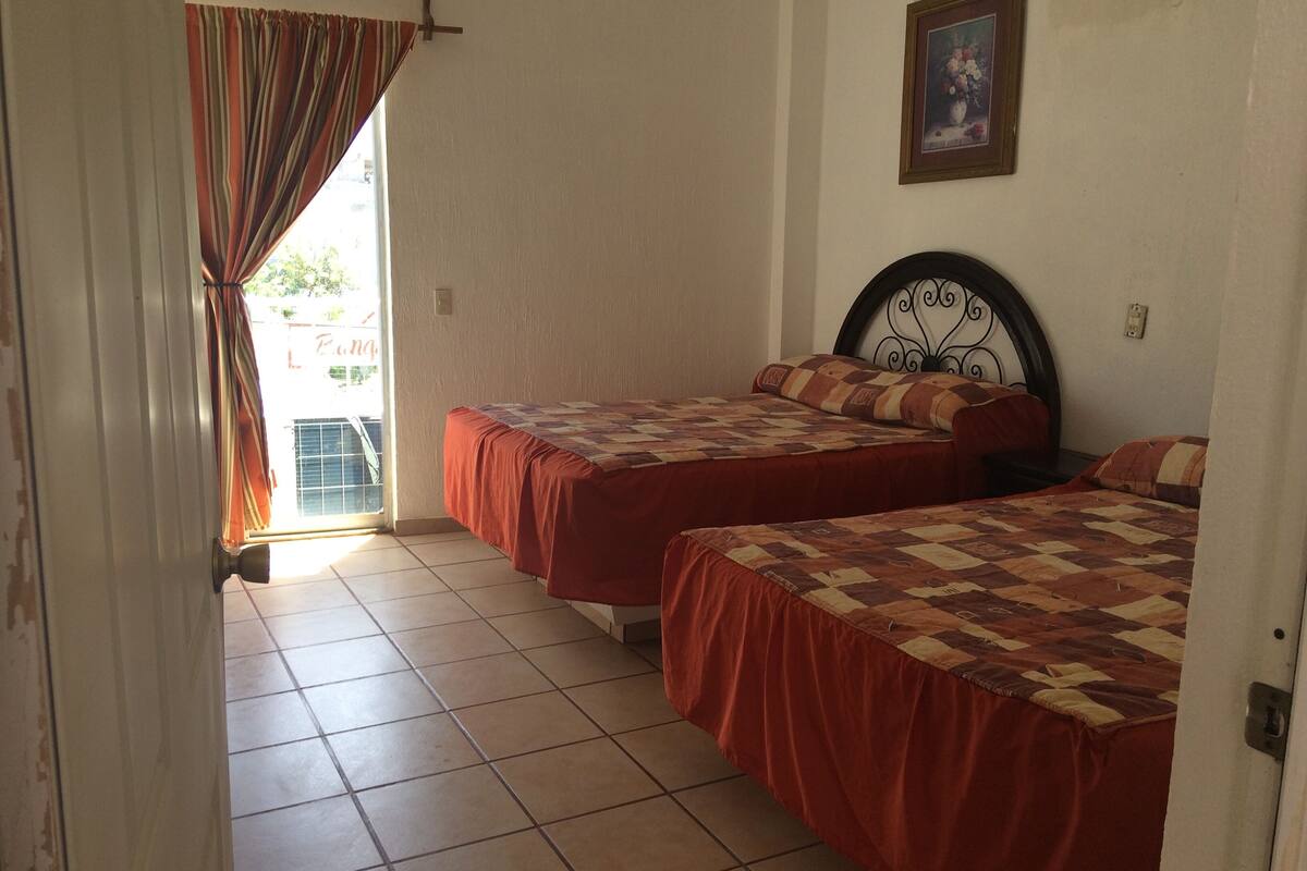 Basic Bungalow | Down duvets, bed sheets