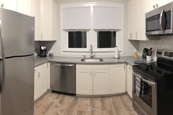 Micro-ondas, lava-louças, cafeteira/chaleira