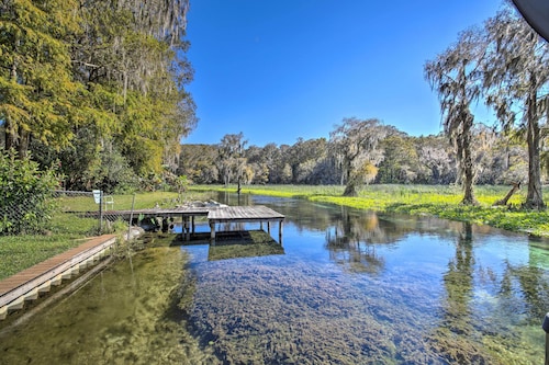 Rainbow River Oasis w/ Kayaks + Furnished Sunroom!