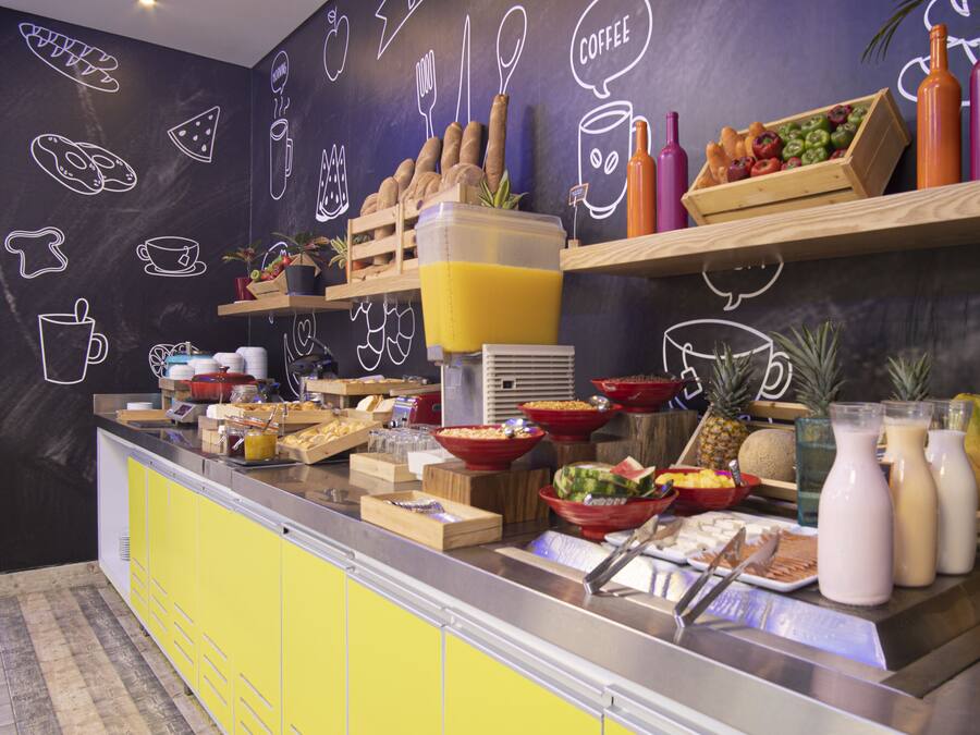 Café da manhã com buffet todos os dias (COP 36000 por pessoa)