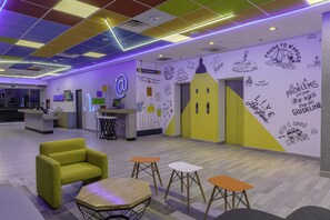 Sala de estar en el lobby