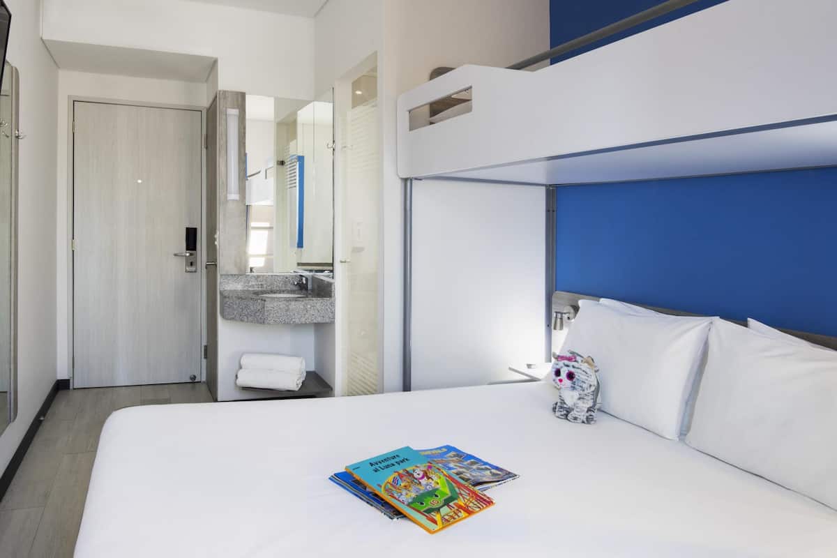 Room, Multiple Beds