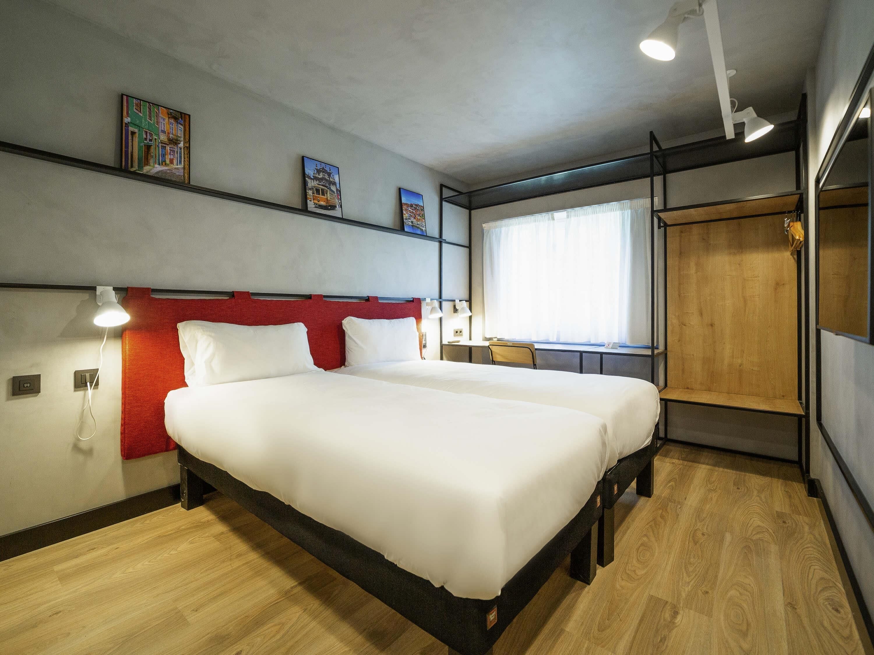 Kahden hengen standard-huone (kaksi sänkyä), 2 yhden hengen sänkyä | Yksilöllisesti sisustettu, yksilöllisesti kalustettu, työpöytä