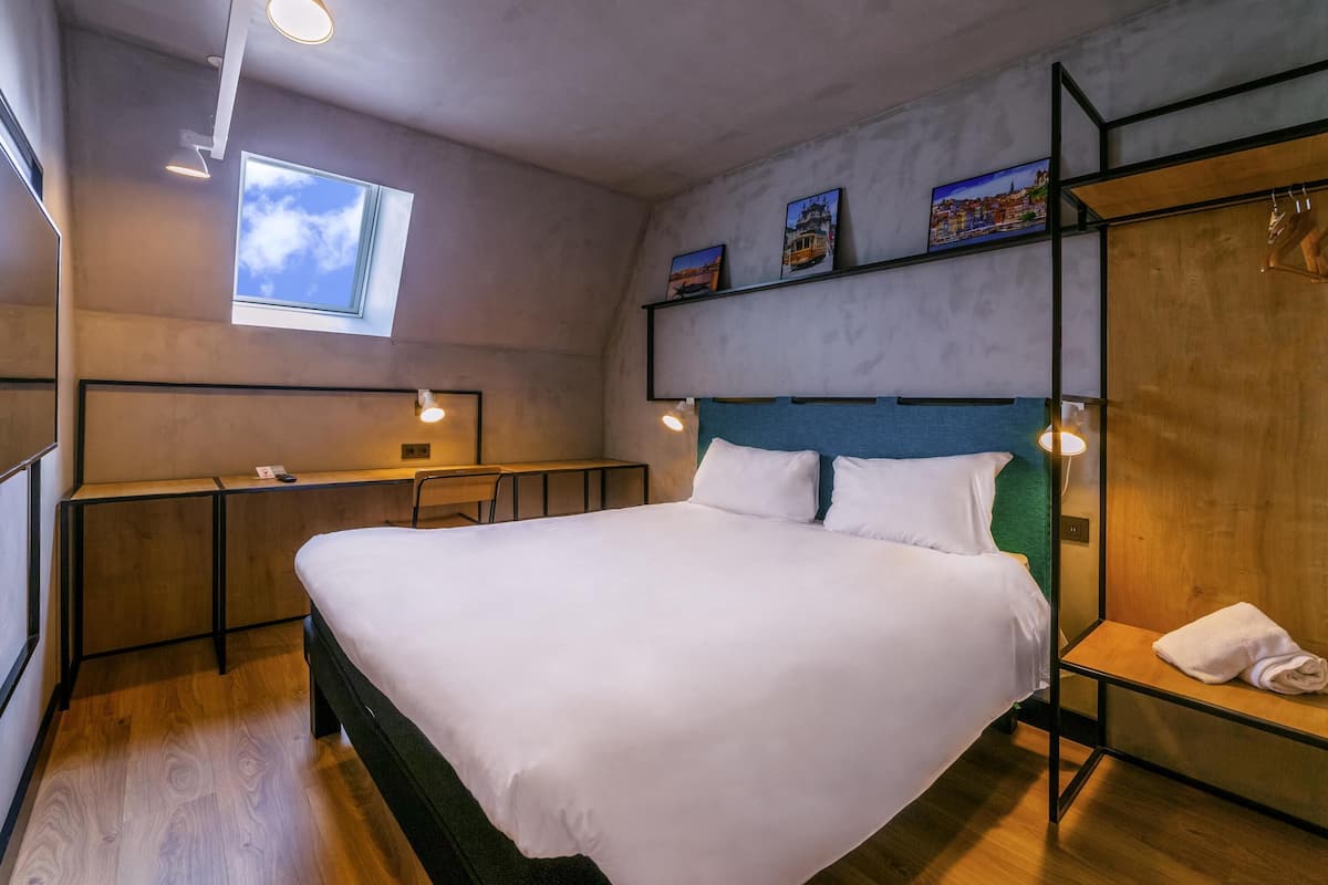 Standard-Doppelzimmer, 1 Doppelbett | 1 Schlafzimmer, individuell dekoriert, individuell eingerichtet