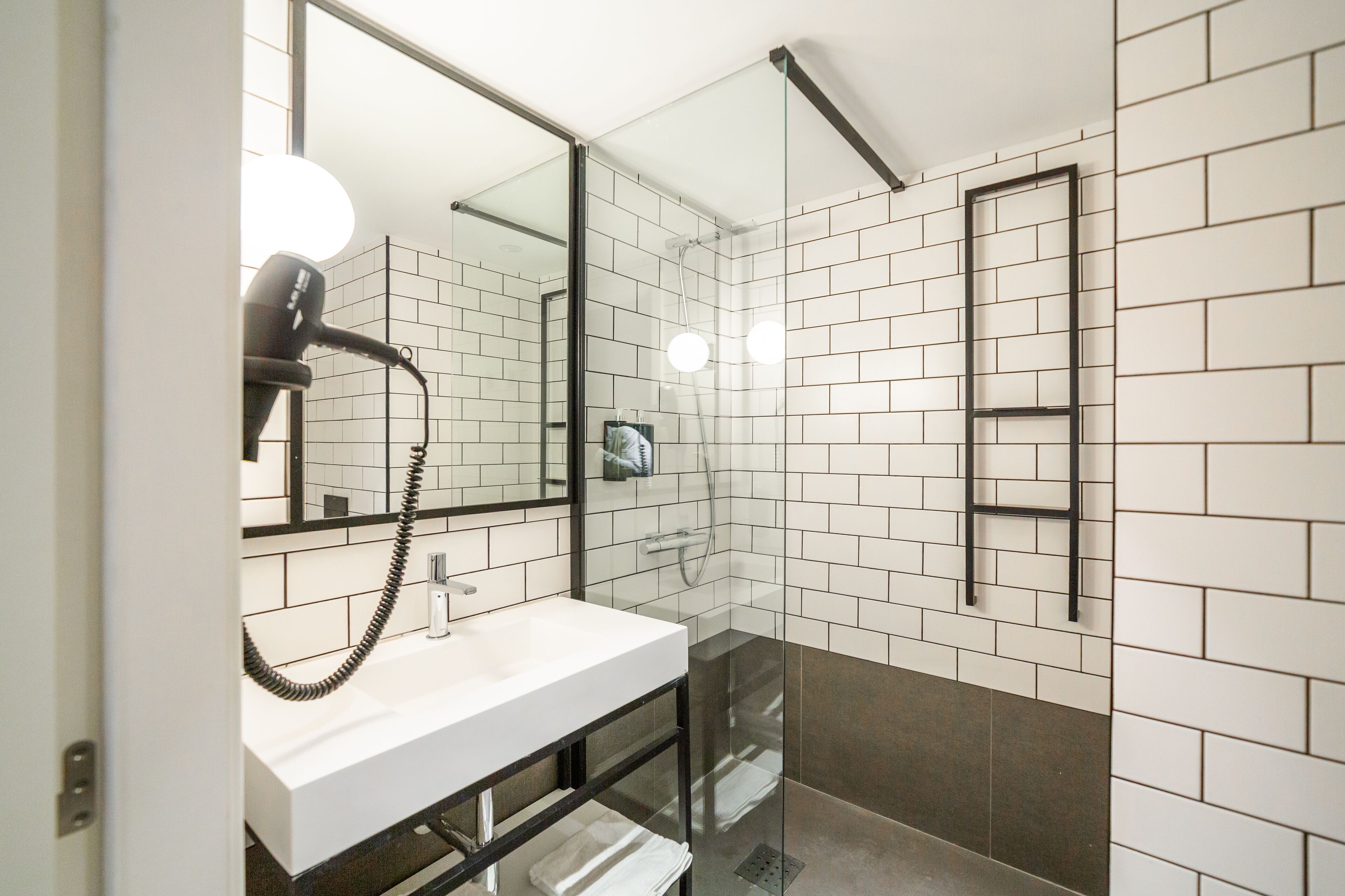 suite, 1 double bed with sofa bed | bathroom | shower, eco-friendly toiletries, hair dryer, towels