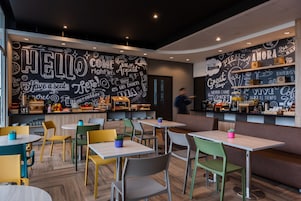 Desayuno buffet todos los días (con cargo)