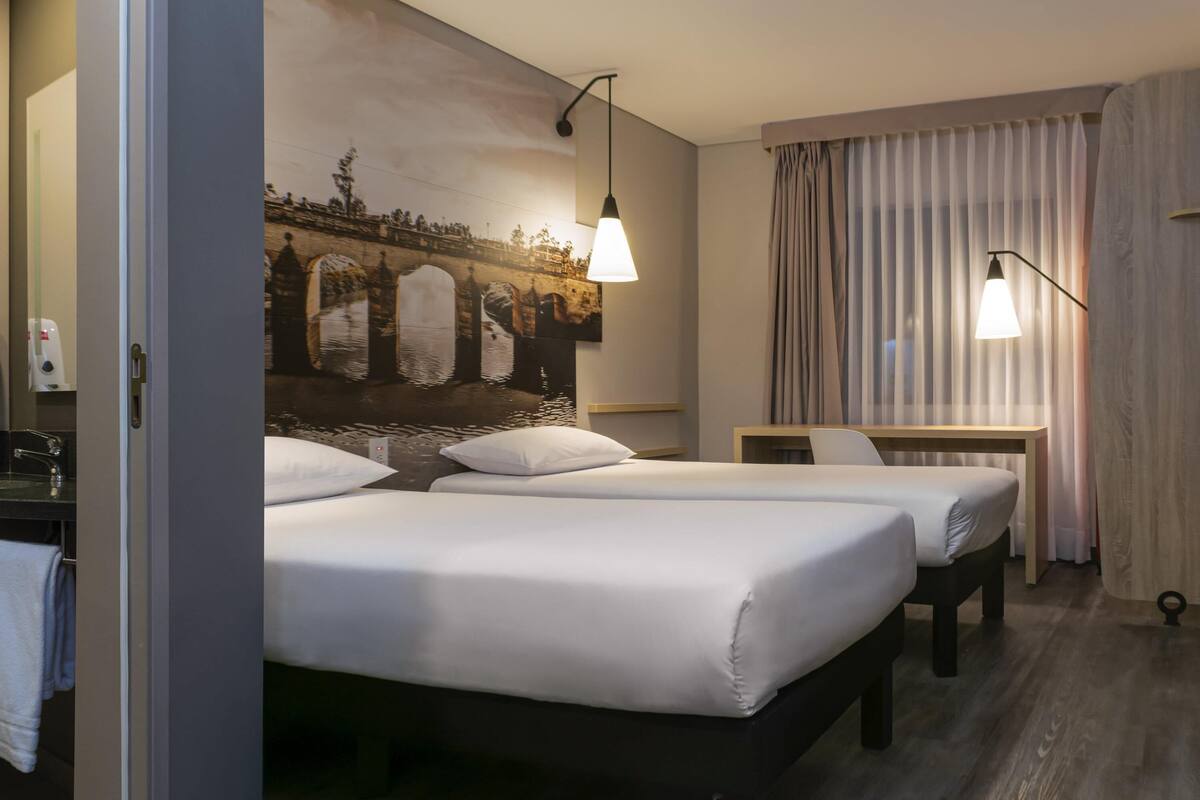 Standard Room, 2 Twin Beds | In-room safe, desk, laptop workspace, soundproofing