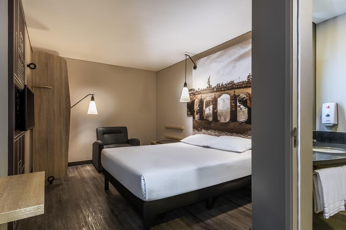 Standard Room, 1 Double Bed with Sofa bed | In-room safe, desk, laptop workspace, soundproofing
