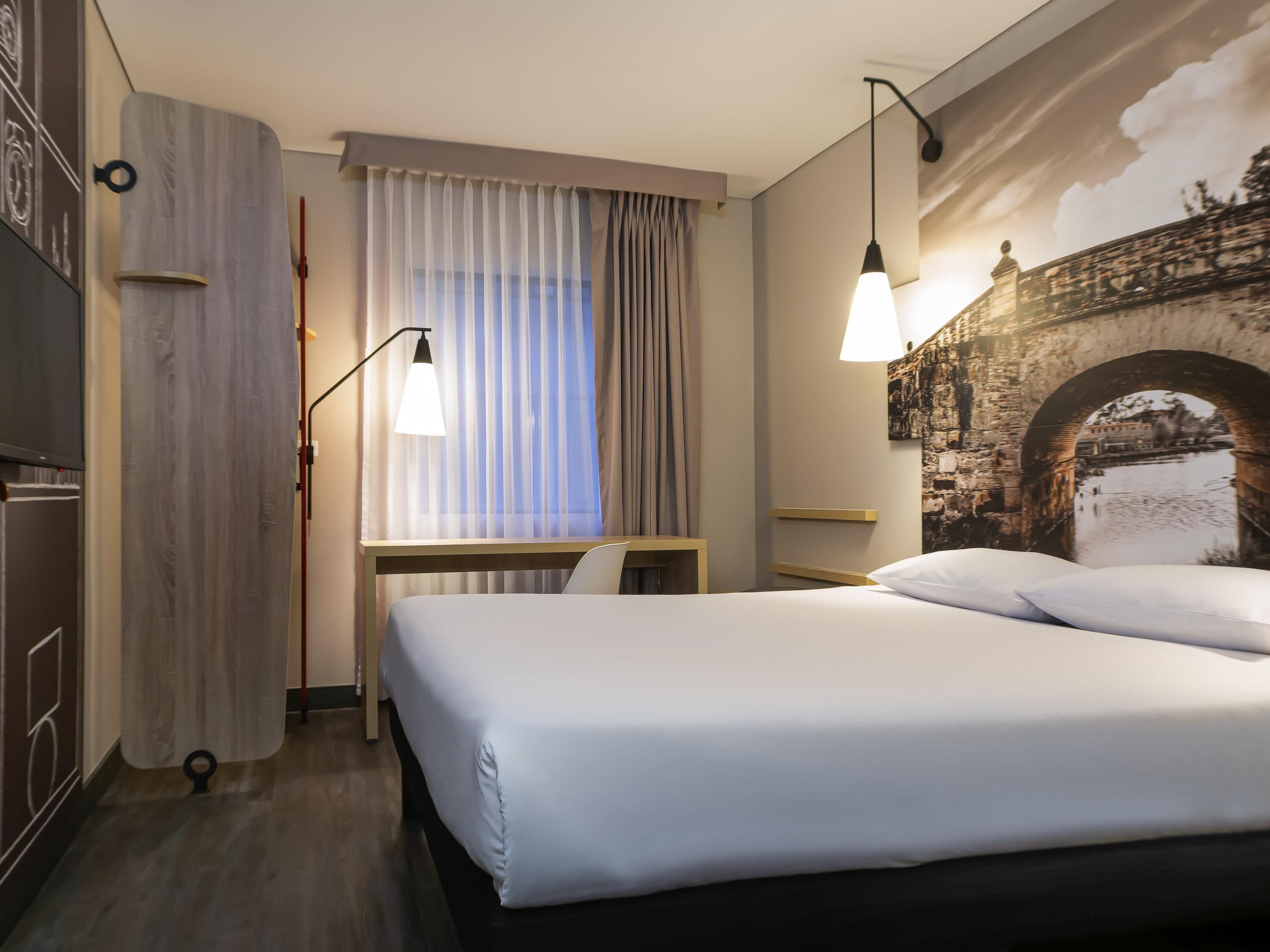 In-room safe, desk, laptop workspace, soundproofing